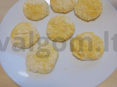 Švelnūs varškėčiai su kukurūzų miltais Žingsnis 2