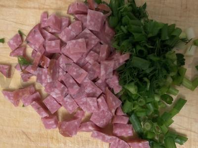 Lavašas su dešros, pomidorų ir kiaušinių įdaru Žingsnis 1