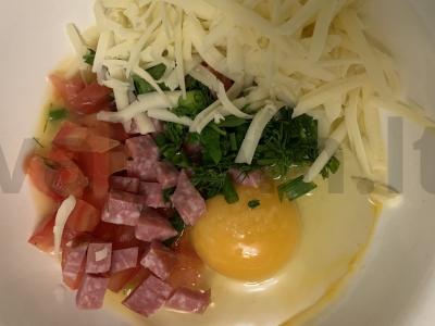 Lavašas su dešros, pomidorų ir kiaušinių įdaru Žingsnis 4