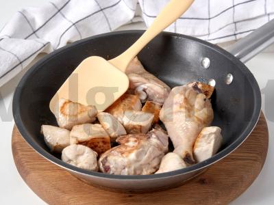 Kalakutienos filė su daržovėmis ir vištienos šlaunelėmis Žingsnis 1