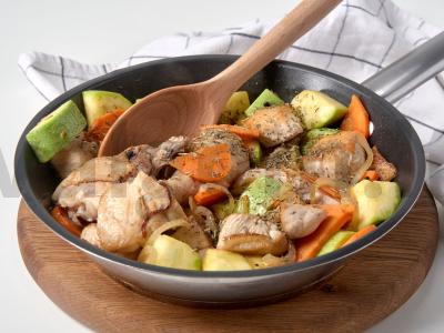 Kalakutienos filė su daržovėmis ir vištienos šlaunelėmis Žingsnis 3