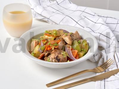 Kalakutienos filė su daržovėmis ir vištienos šlaunelėmis pagrindine nuotrauka