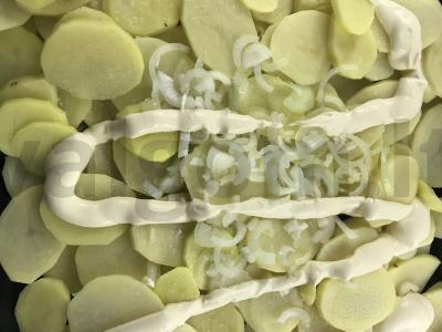 Lašiša su bulvėmis ir pomidoru po sūriu Žingsnis 1