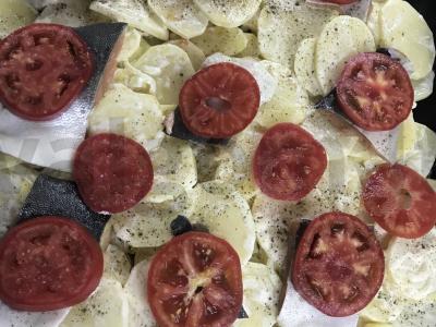 Lašiša su bulvėmis ir pomidoru po sūriu Žingsnis 2