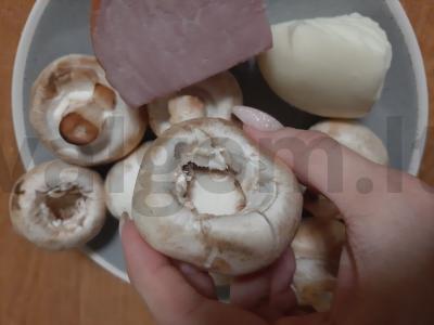 Įdaryti grybai Žingsnis 1