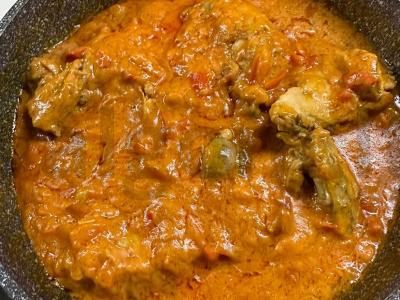 Kailinis triušis su čili padažu pagrindine nuotrauka