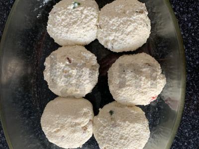 Sūrio blynai orkaitėje su razinomis ir cukatais Žingsnis 5