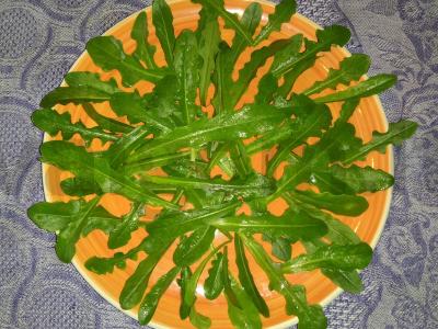 Užkandis su midijomis, skrudintomis duonelėmis, pienėmis ir svogūnais Žingsnis 2