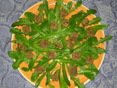 Užkandis su midijomis, skrudintomis duonelėmis, pienėmis ir svogūnais Žingsnis 3