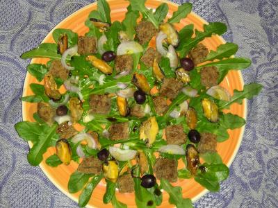 Užkandis su midijomis, skrudintomis duonelėmis, pienėmis ir svogūnais Žingsnis 5