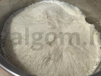 Namų pica su rūkytomis dešromis ir alyvuogėmis Žingsnis 1