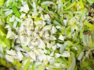 Makaronai su šalotiniu svogūnu ir konservuotu tunu migdolų piene Žingsnis 2