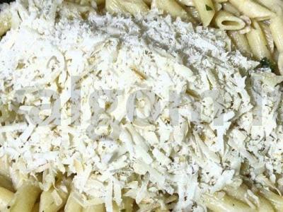 Makaronai su šalotiniu svogūnu ir konservuotu tunu migdolų piene Žingsnis 4