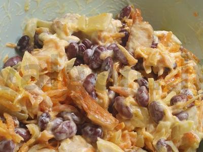 Salotas „Madonna“ su vištiena ir raudonais pupelėmis pagrindine nuotrauka