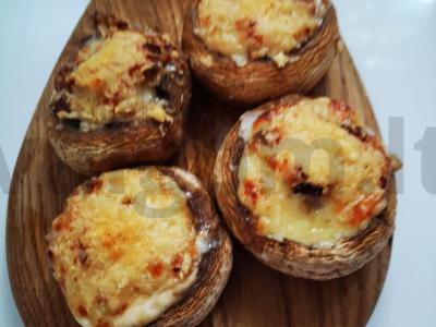 Įdaryti pievagrybiai pagrindine nuotrauka