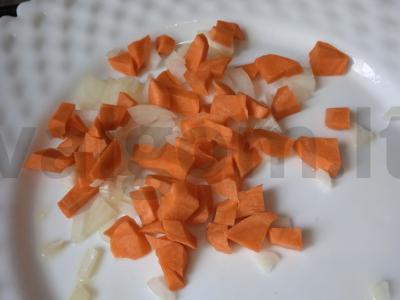 Žuvies konservų ir rizoni sriuba Žingsnis 2