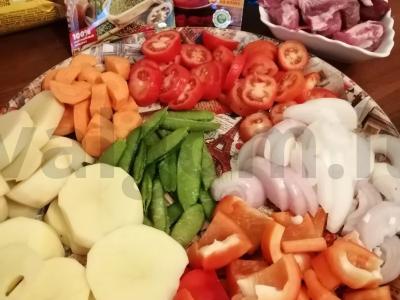 Avinienos hashlama su bulvėmis katile Žingsnis 1