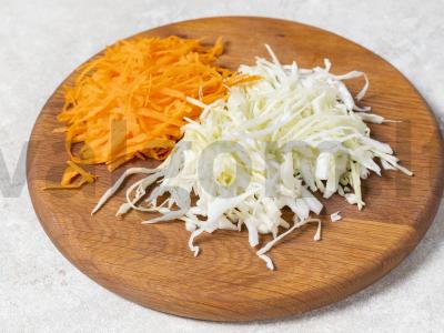 Troškinta kopūstai su pomidorų pasta Žingsnis 1