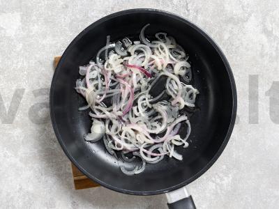 Troškinta kopūstai su pomidorų pasta Žingsnis 3