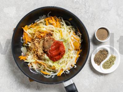 Troškinta kopūstai su pomidorų pasta Žingsnis 6