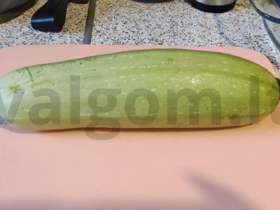 Cukinijų ir faršo apkepas mikrobangų krosnelėje Žingsnis 1