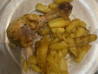 Vištiena su bulvėmis orkaitėje pagrindine nuotrauka