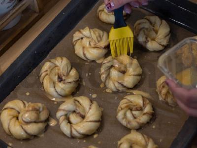 Cinamono suktinės bandelės Žingsnis 11