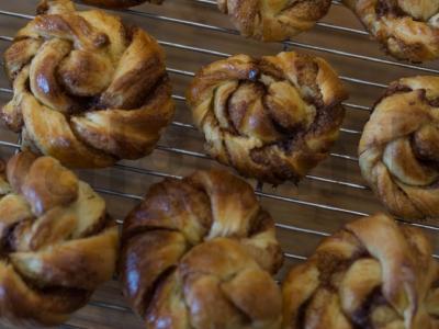 Cinamono suktinės bandelės Žingsnis 12