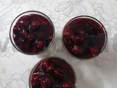 Oro migdolų-vyšnių pudingas pagrindine nuotrauka