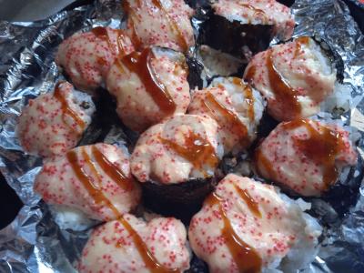 Kepti ritinėliai su krevetėmis ir tobiko ikrais pagrindine nuotrauka