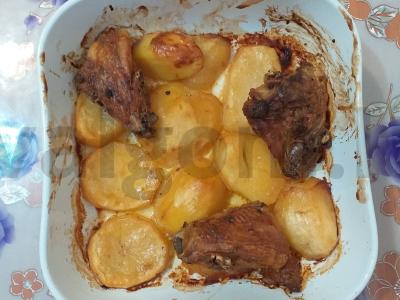 Vištiena su bulvėmis aštriame padaže orkaitėje pagrindine nuotrauka