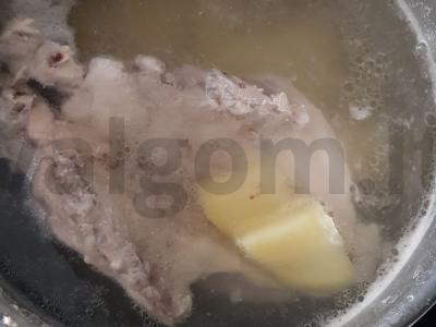 Sūrio sriuba su kukuliais ant perpelinių sultinio Žingsnis 1