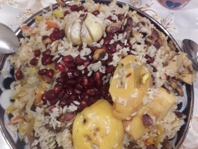 Plovas su jautiena, slyvomis ir granatais pagrindine nuotrauka