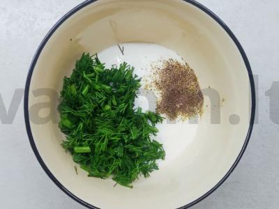 Lengvas užkandis su grybais, grietine ir svogūnais Žingsnis 2