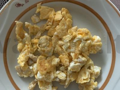 Kiaušinienė ant lašinukų pagrindine nuotrauka