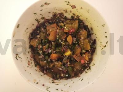 Skani lašiša su spanguolių, vyno, medaus ir persimonų salsa Žingsnis 3