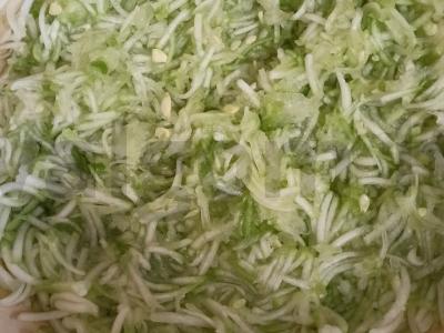 Pica su dešra ir sūriu ant cukinijos Žingsnis 1