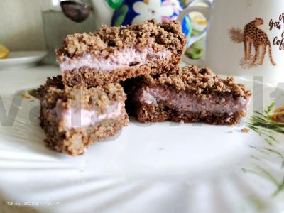 Šokoladinė uogų karališka vatrushka pagrindine nuotrauka