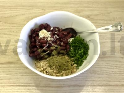 Pupelių ir riešutų užkandžių salotas Žingsnis 3