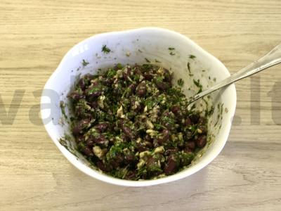 Pupelių ir riešutų užkandžių salotas Žingsnis 4