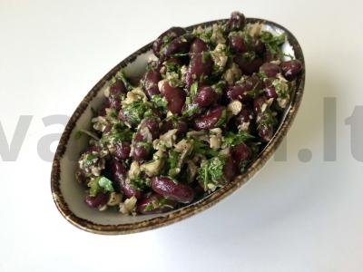 Pupelių ir riešutų užkandžių salotas pagrindine nuotrauka