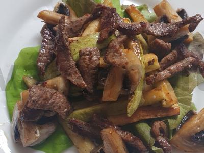 Šiltas salotas su jautiena, grybais ir žolelėmis Žingsnis 6