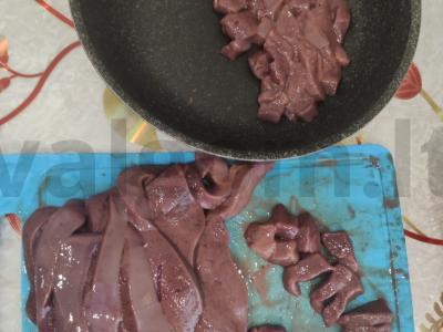 Jautienos kepenys, paruoštos keptuvėje Žingsnis 1