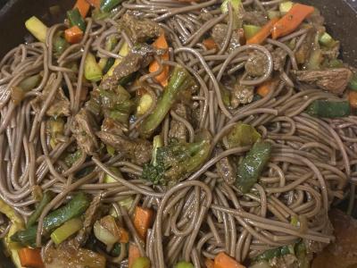 Soba su mėsa ir daržovėmis Žingsnis 3