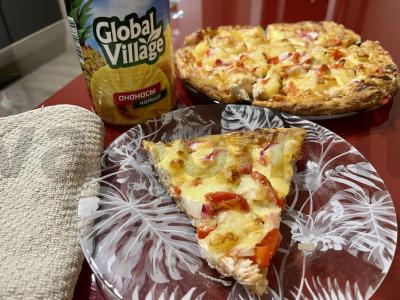 Sultinga pica su ananasais ir vištiena pagrindine nuotrauka