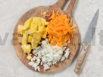 Sriuba su meatballs ir vermišeliu Žingsnis 1