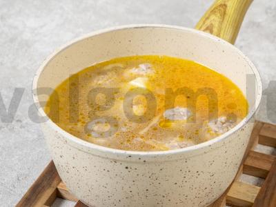 Sriuba su meatballs ir vermišeliu Žingsnis 5