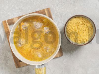 Sriuba su meatballs ir vermišeliu Žingsnis 6