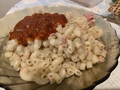 Makaronai su kiaulienos troškiniu pagrindine nuotrauka