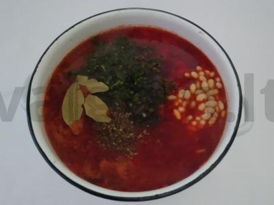 Vegetariškas raudonas barščiai su konservuotomis pupelėmis, raugintais ir šviežiais kopūstais Žingsnis 5